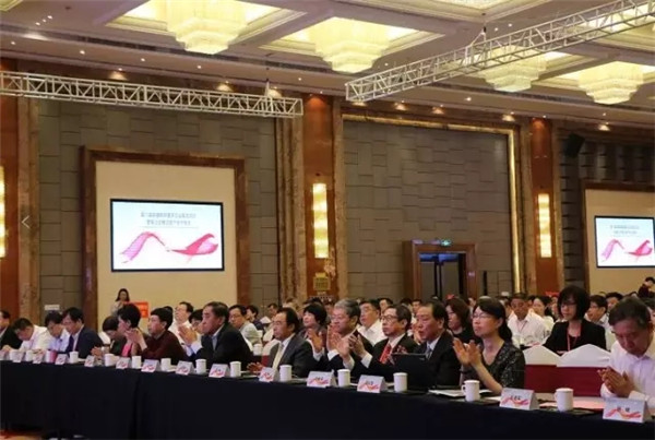 r(sh)пƼcf(xi)ͬ(chung  )¡ (tng) (tng)ЇbI(y)һ(dng)ߺϽzI֮·a(chn)I(y)ӕ(hu )ϵ